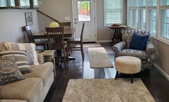 Spacious 5 bedroom Lakefront home - 0222v12000i2nc5nh1040 R 339 206 R5 D