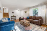 Newly Renovated-Spacious-20min to Den& Boulder-HotTub/Game Room/Basketball Court