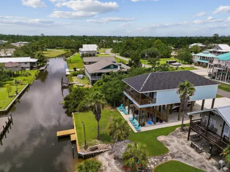 A Little Piece of Heaven-Waterfront-Views-Firepit-Family Friendly