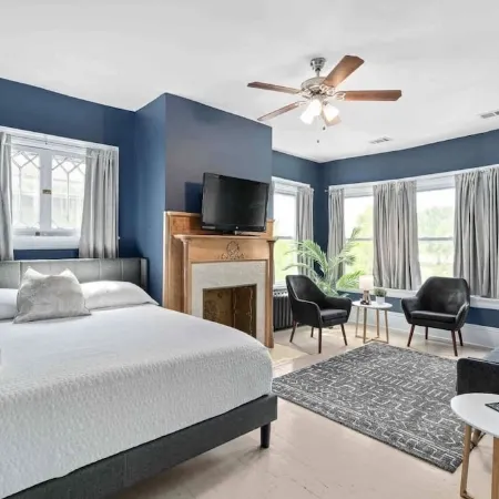 Stunning Historic Home WALK to Plaza & Westport!