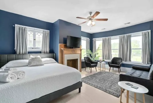 Stunning Historic Home WALK to Plaza & Westport!