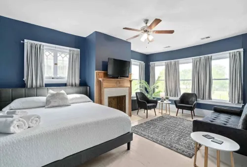 Stunning Historic Home WALK to Plaza & Westport!