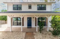 Charming 2-bedrm home in the heart of Liberty Hill Hotels in Liberty Hill