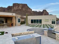 Beautiful oasis with 40' negative edge pool, swim up bar, hiking in Super. Mtns.