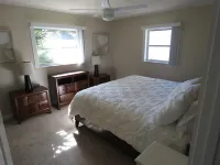 2 bed/2 Ba Venice Island Villa - Walk to Beach & Historic Downtown Venice!