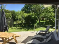 Single-storey house with private garden and terrace. ANCV, Pets allowed Hôtels à proximité de : SIMAERO