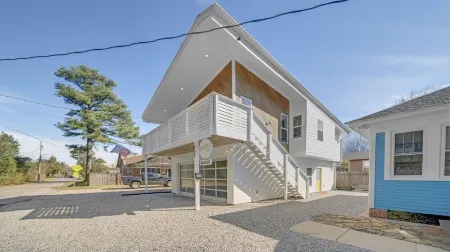 Freetown Flat - Beautiful, Unique, Central! Отели в г. Лафайетт