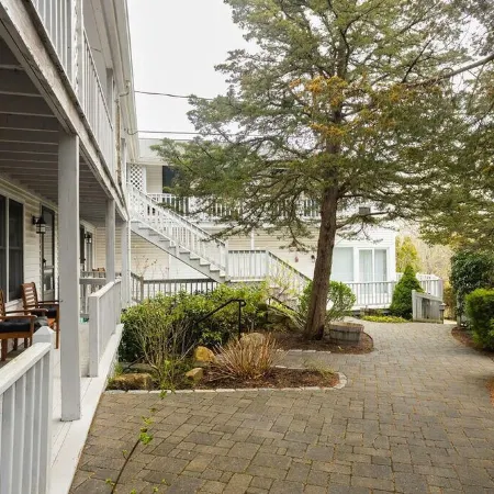 Cozy Nautical Getaway in Cape Neddick