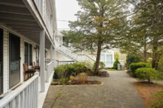 Cozy Nautical Getaway in Cape Neddick