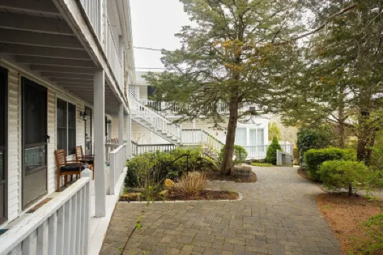 Cozy Nautical Getaway in Cape Neddick