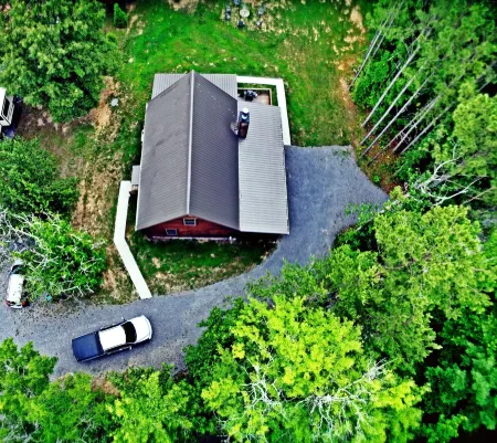 Cabin with dock, Huge screen-in porch, Great FAM getaway, HS WiFi, Pet Friendly