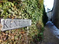 Charming, secluded, characterful cottage in the heart of Lechlade Hotels in Lechlade