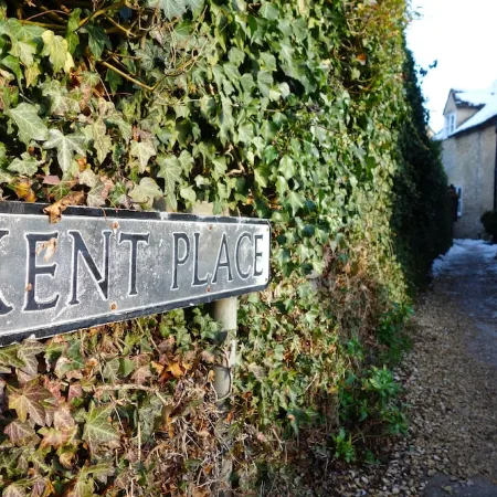 Charming, secluded, characterful cottage in the heart of Lechlade