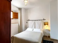 Charming rural house with swimming pool 3 km from the city of Granada. parking