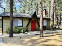 Modern Chalet W/Spa Centrally-Located In The Heart Of Big Bear! Dogs Welcome!