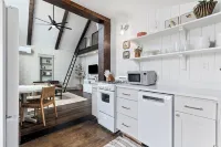 New Downtown Cottage