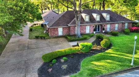Gorgeous Golf Course View from the Signature Hole #12 at Colonial Country Club. Отели в г. Кордова