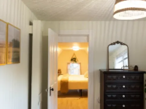 Cozy Cottage on Spring---Centrally Located and 10 mins from downtown Louisville Hotels in Floyd County