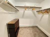 Modern 2,000+ sf house. Sauna + Parking! 5 mins from airport.