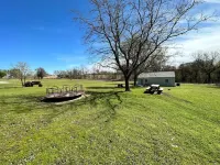 Away from the bustle of the city, close to the lake, perfect for families