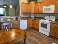 Cozy Broken Arrow Home -- Special Pricing for 30+ day stays!