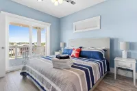 Amazing Views! 8 bed. Sleeps 14. Private Pool. Elevator. Family Friendly