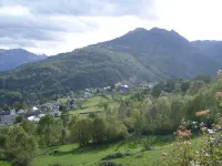 MOUNTAIN CHALET (PROMIXITE DE GOURETTE)