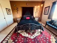 Gypsy Treasures Inn with hot Tub