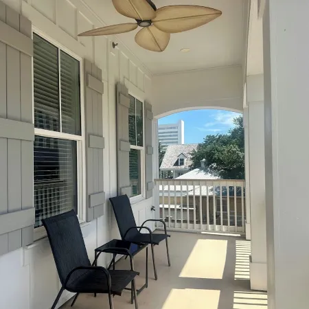 2Br with Balcony Near Biloxi Beach & One Block to Casinos! Downtown Darling
