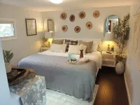 Great Group Gathering Spacious 5-bd/2.5 B house 2 Kitchens, Hot Tub, Large Yard