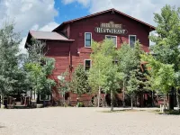 Historic Westcliffe Outpost Penthouse Apt 2bed/2bath Hotels in Custer County