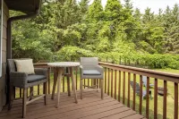 Right near the lake! Single-level home with backyard relaxation, pet-friendly!