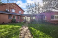 Parquet + Hex -- Best spot to enjoy Bidwell Park! Hotels near Crazy Horse Saloon
