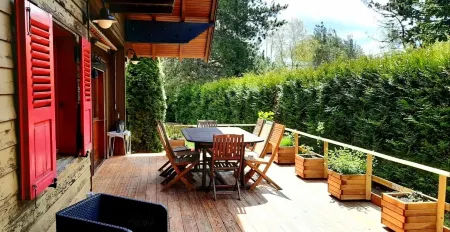 Lovely cottage at stock pond