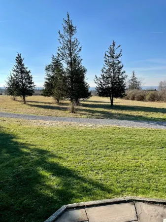 Welcoming retreat close to Cornell, Ithaca College, and Cayuga Lake