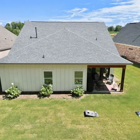 Lots of amenities. Open Floor plan. Perfect for families and groups!