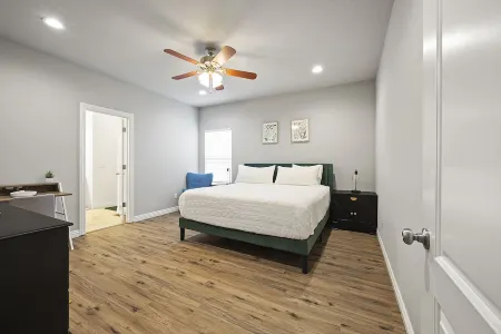 Peaceful retreat w/2 king beds + bunk beds