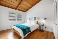 Designer retreat home near Stanford! Luxury, Gym, Peloton, office,Backyard,BBQ - Wi-Fi