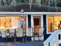 Book your escape to paradise at The Lake Cottage at Santa Fe! Hotels in Bradford County