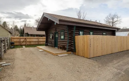 Cozy Cody Cottage located in the heart of downtown Cody!