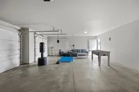 New house!! Outdoor Hot tub with beautiful sunset views - Gym
