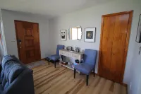 The Maine House in State College - 2 miles to PSU via walking path or car!