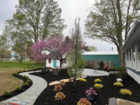 Quaint historic home in the heart of Bemus Point Village- a stroll to the water! Hotele w: Ellery