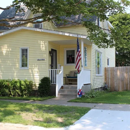 Updated & Short Walk to Downtown Charlevoix!