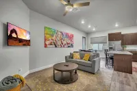Luxurious Home w Panoramic Views + Infinity Pool!