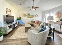 Holy Cow! Sleeps 10-Central Location-4 Bedrooms-2-Smart TVs-Grill & Pet Friendly