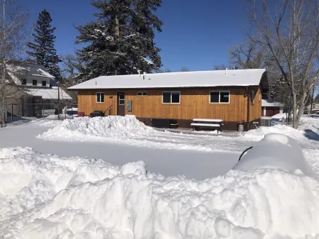 Enjoy a Stay at the Private, Newly-Remodeled Cowboy Cottage in Dayton, Wyoming. Отели в г. Дейтон