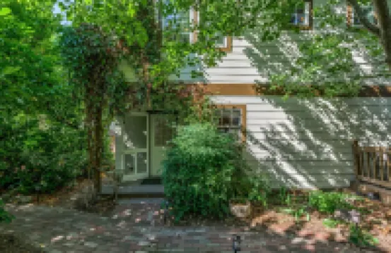 The Maple Apartment at Tudor House Vacation Rentals