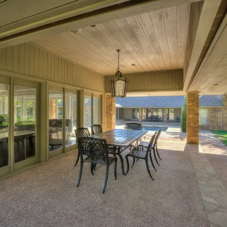 Resort living in Edmond with pool & tennis court!