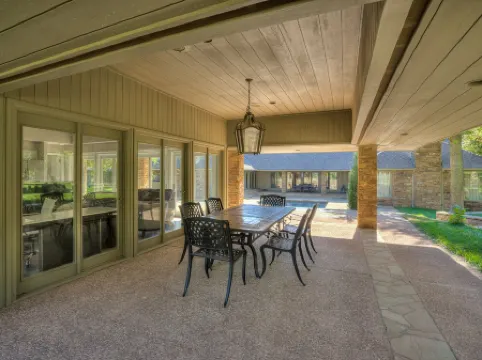 Resort living in Edmond with pool & tennis court!